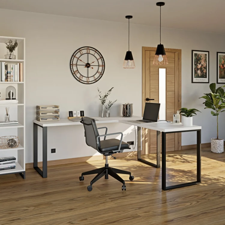 Stylowe biurko narożne loft sosna w industrialnej przestrzeni.webp