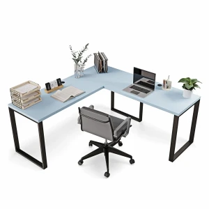 Narożne biurko loft niebieskie z wygodnym miejscem do pracy.webp